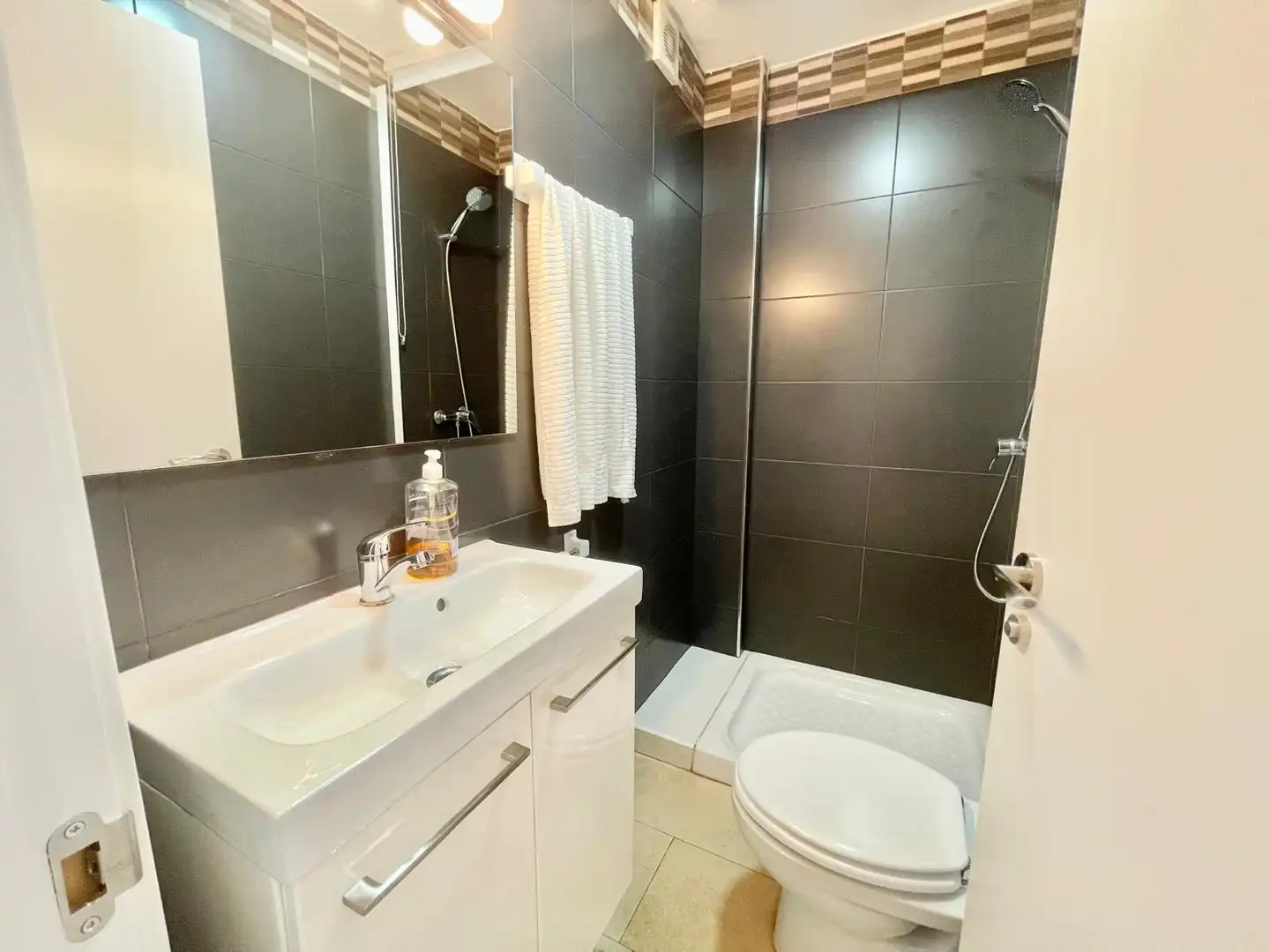 Badezimmer von Erdgeschoss zur Miete in Los Alcázares mit Terrasse, Möbliert und Mikrowelle