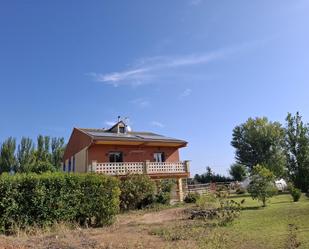 Vista exterior de Casa o xalet en venda en Grisén amb Terrassa