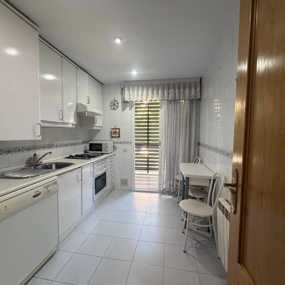 Cocina de Piso en venta en Madrid con Piscina comunitaria