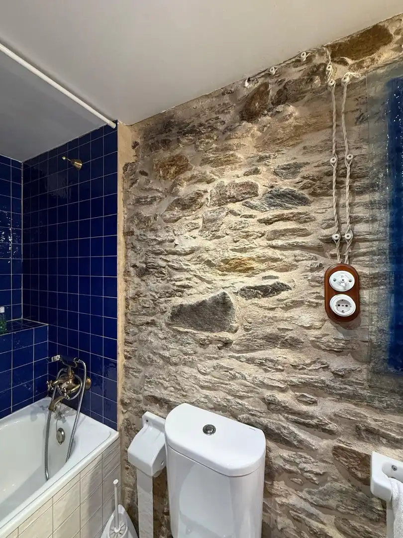 Baño de Finca rústica en venta en Monfero con Calefacción, Jardín privado y Amueblado