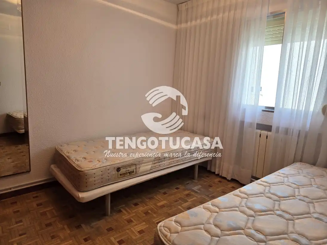 Habitación de Piso en venta en Madrid con Calefacción, Parquet y Terraza