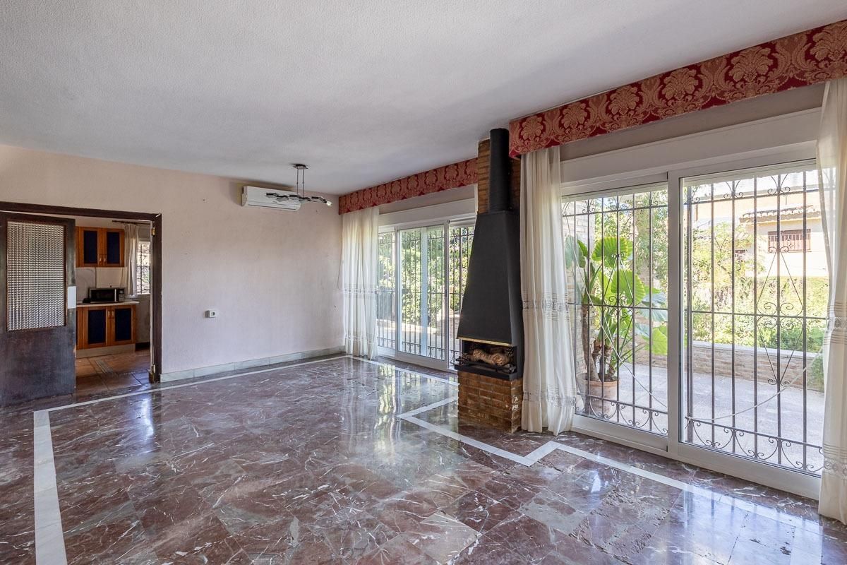 Living room of House or chalet for sale in La Zubia  with Terrace, Storage room and Swimming Pool