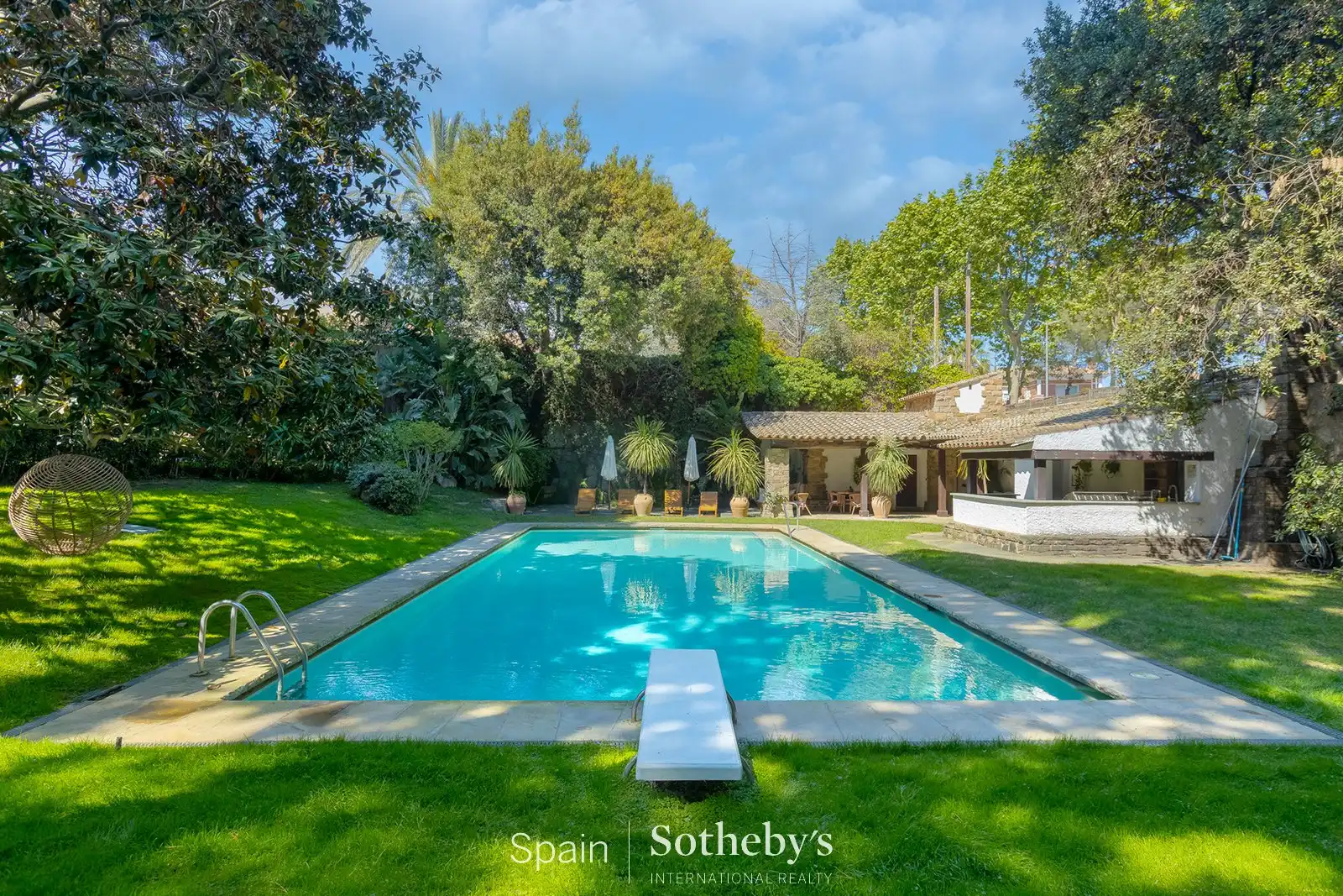 Swimming pool of Country homes for sale in Premià de Dalt  with Air Conditioner, Heating and Private garden