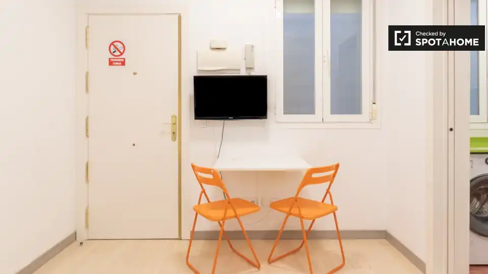 Room in Embajadores - Lavapiés