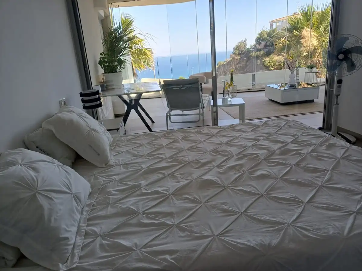 Dormitori de Apartament en venda en Benalmádena amb Aire condicionat, Terrassa i Jacuzzi