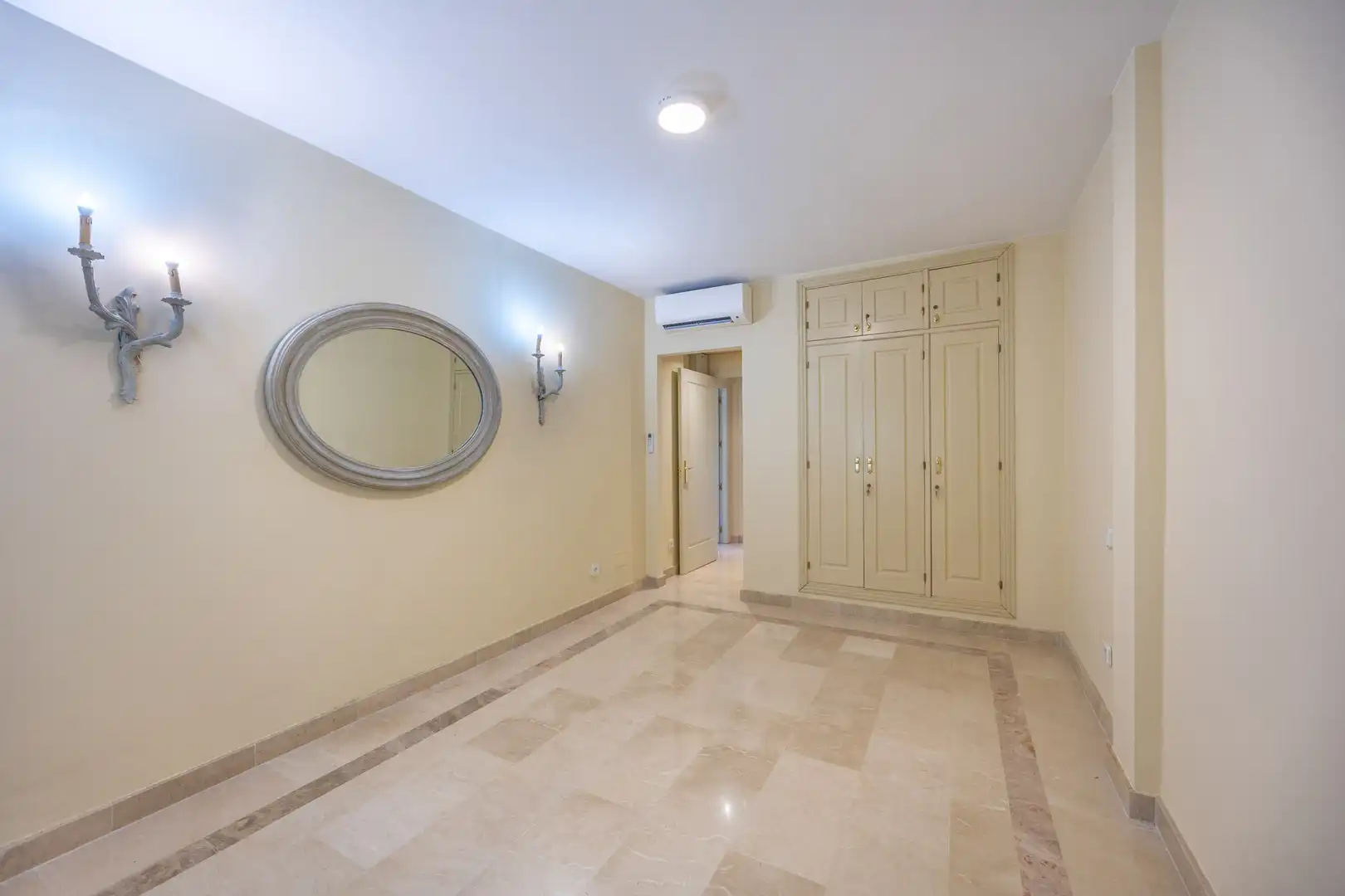 Casa aparellada amb piscina en venda a Sotogrande Alto, imagen 18