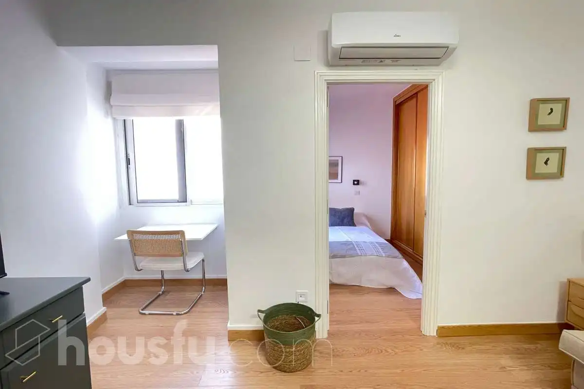Bedroom of Flat for rent in Madrid  with Air Conditioner, Heating and Parquet flooring