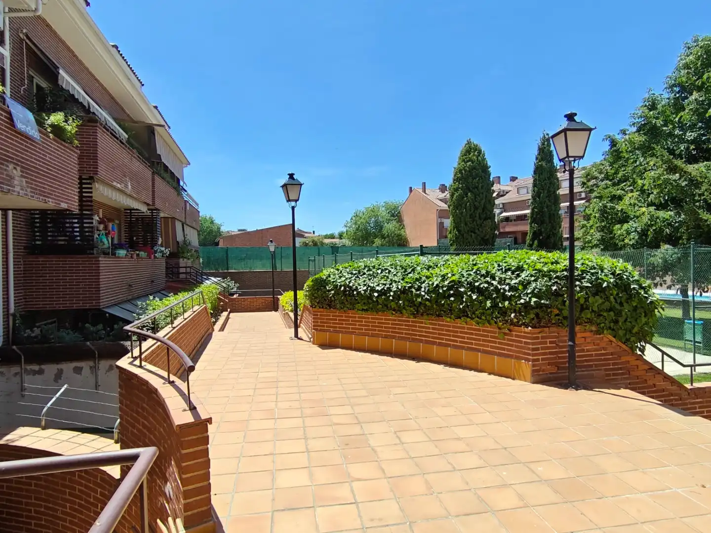 Terrassa de Dúplex en venda en Sevilla la Nueva amb Aire condicionat, Calefacció i Jardí privat