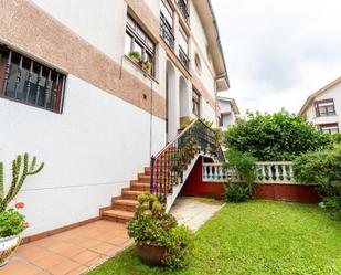 Vista exterior de Casa o xalet en venda en Cartes amb Terrassa