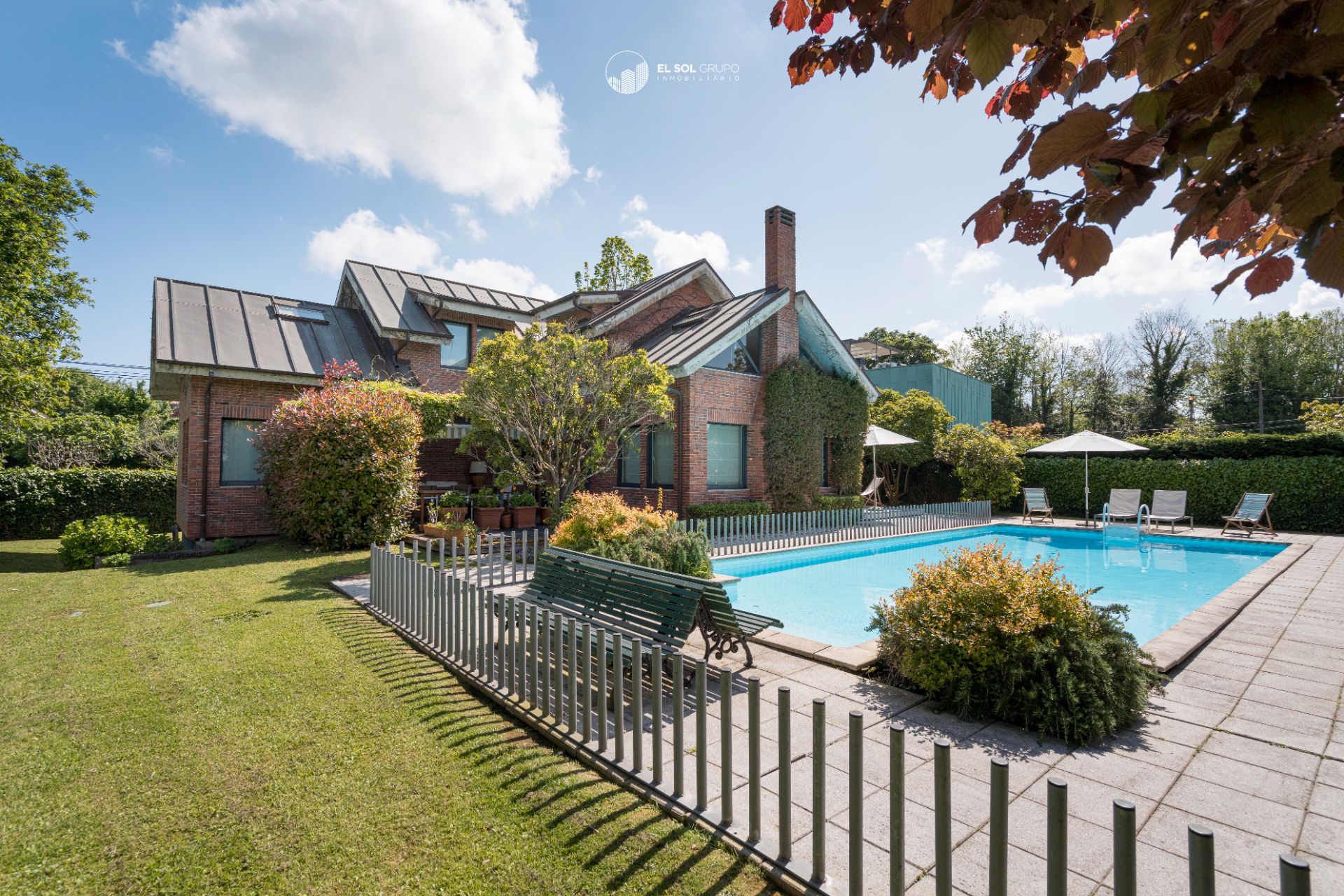 Swimming pool of House or chalet for sale in Gijón   with Heating, Private garden and Parquet flooring