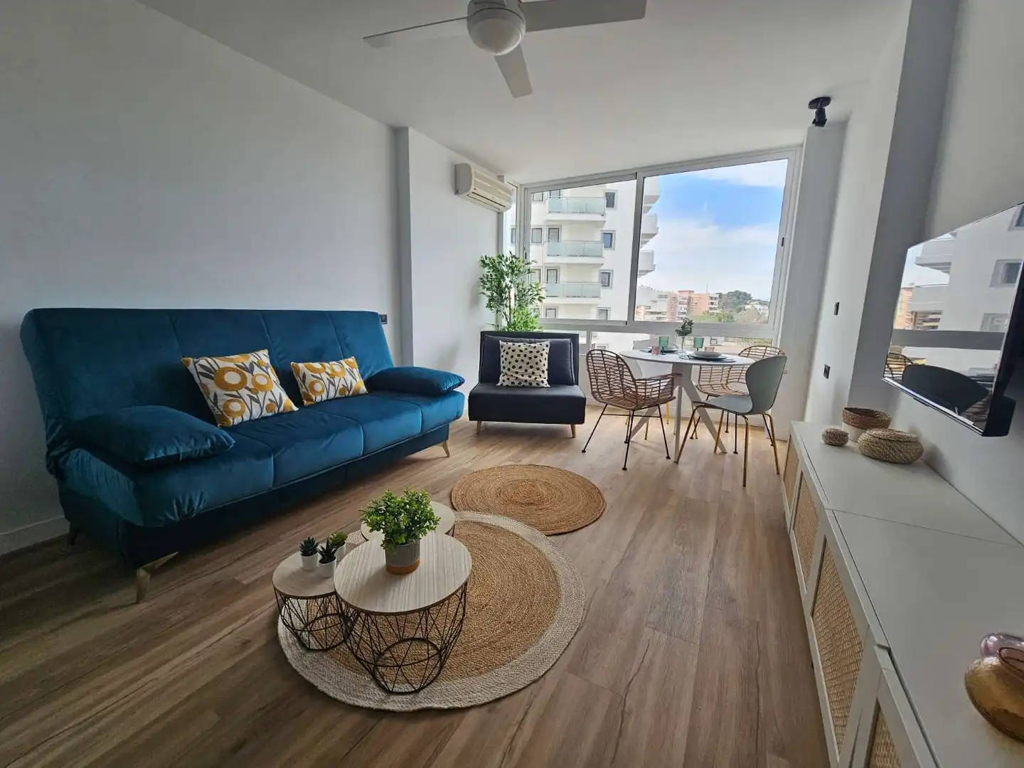 Living room of Study for rent in Torremolinos  with Air Conditioner, Heating and Terrace