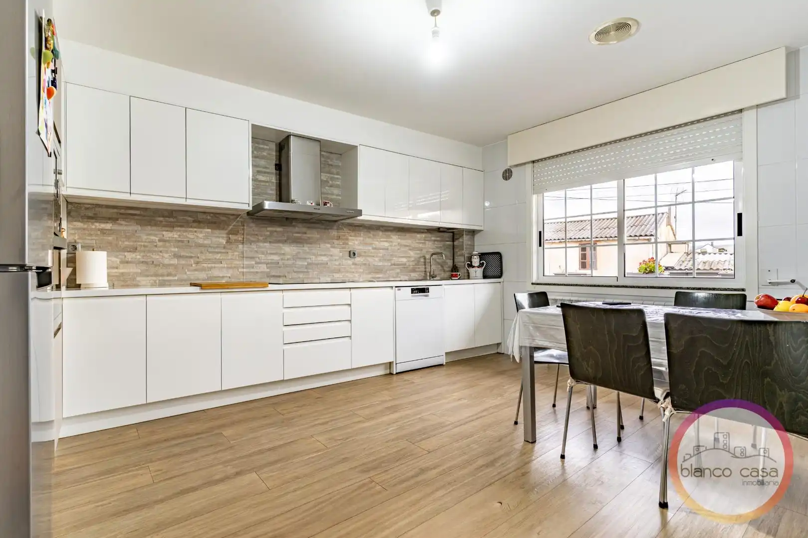 Cocina de Casa o chalet en venta en Carballo con Calefacción, Jardín privado y Trastero