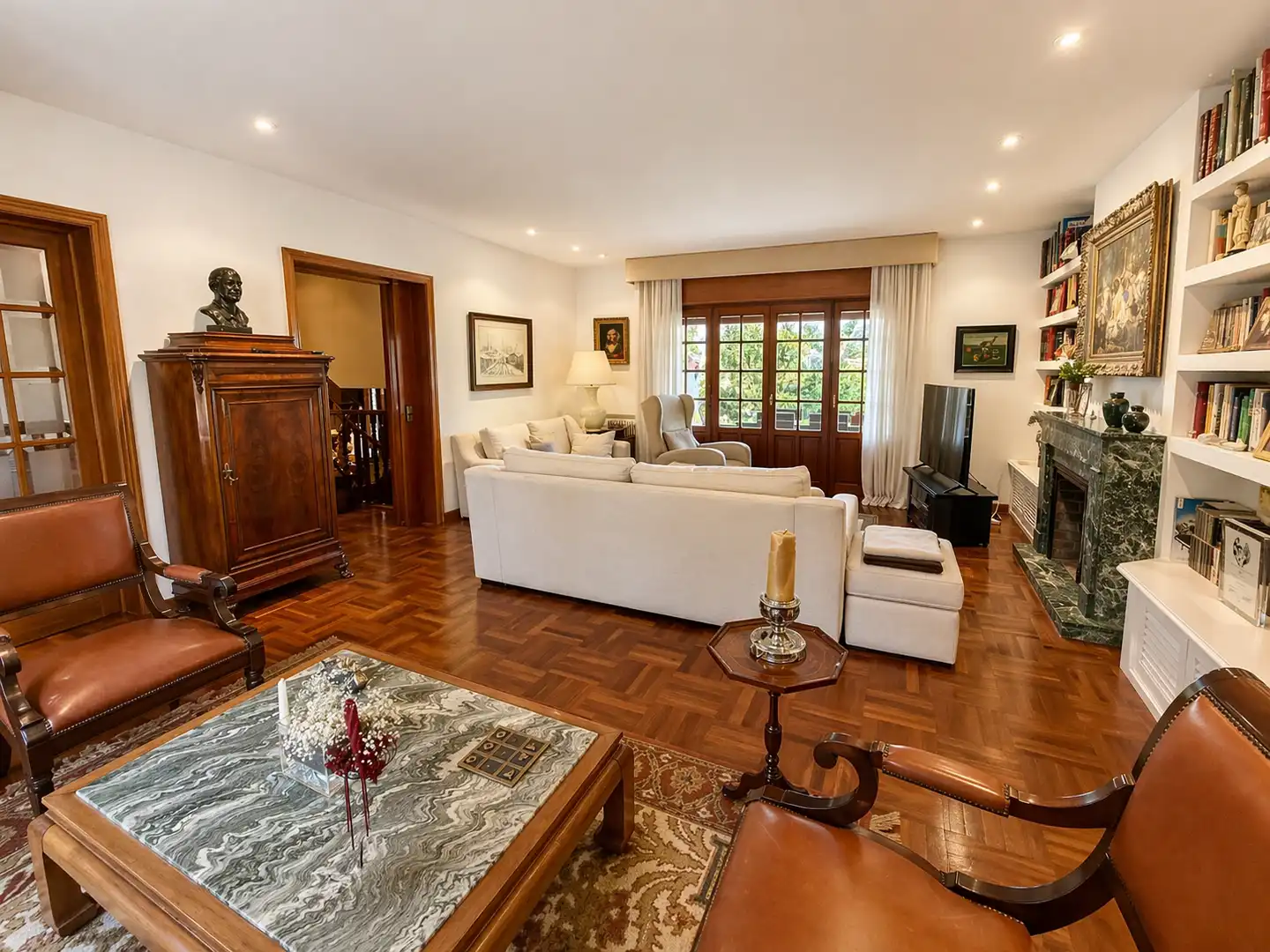 Sala d'estar de Casa o xalet en venda en Boadilla del Monte amb Calefacció, Jardí privat i Traster