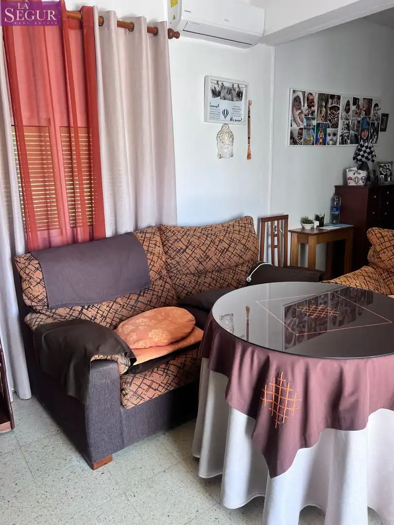 Sala d'estar de Casa o xalet en venda en Vejer de la Frontera amb Jardí privat