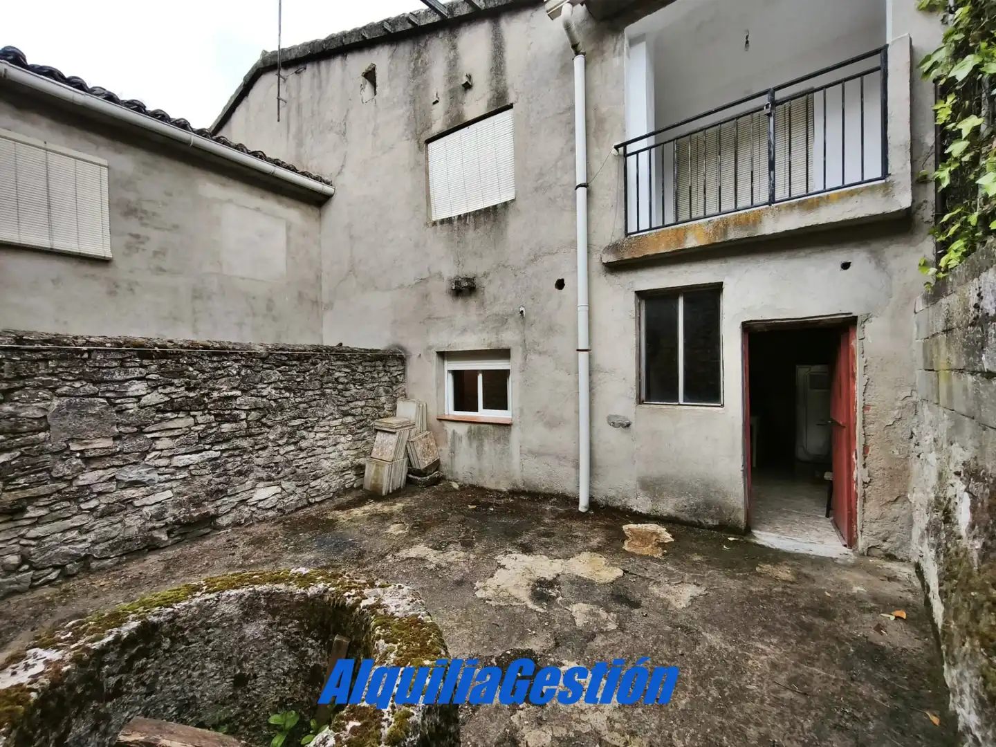 Vista exterior de Casa adosada en venta en Tamajón con Calefacción, Terraza y Balcón