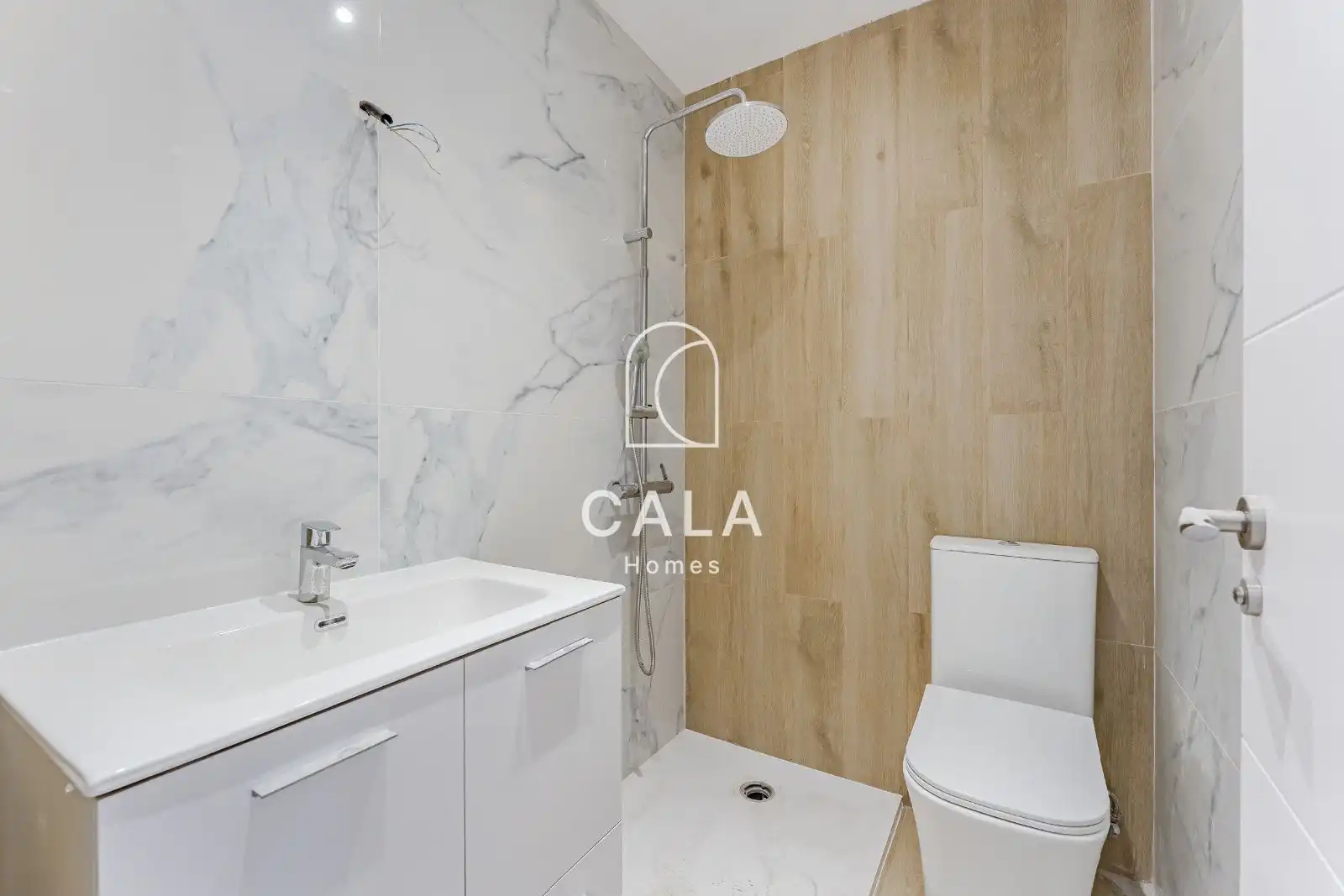 Badezimmer von Wohnung zum Verkauf in Guía de Isora mit Klimaanlage, Heizung und Terrasse