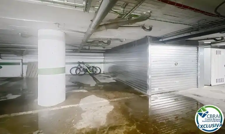 Parkplatz von Garage zum Verkauf in Empuriabrava