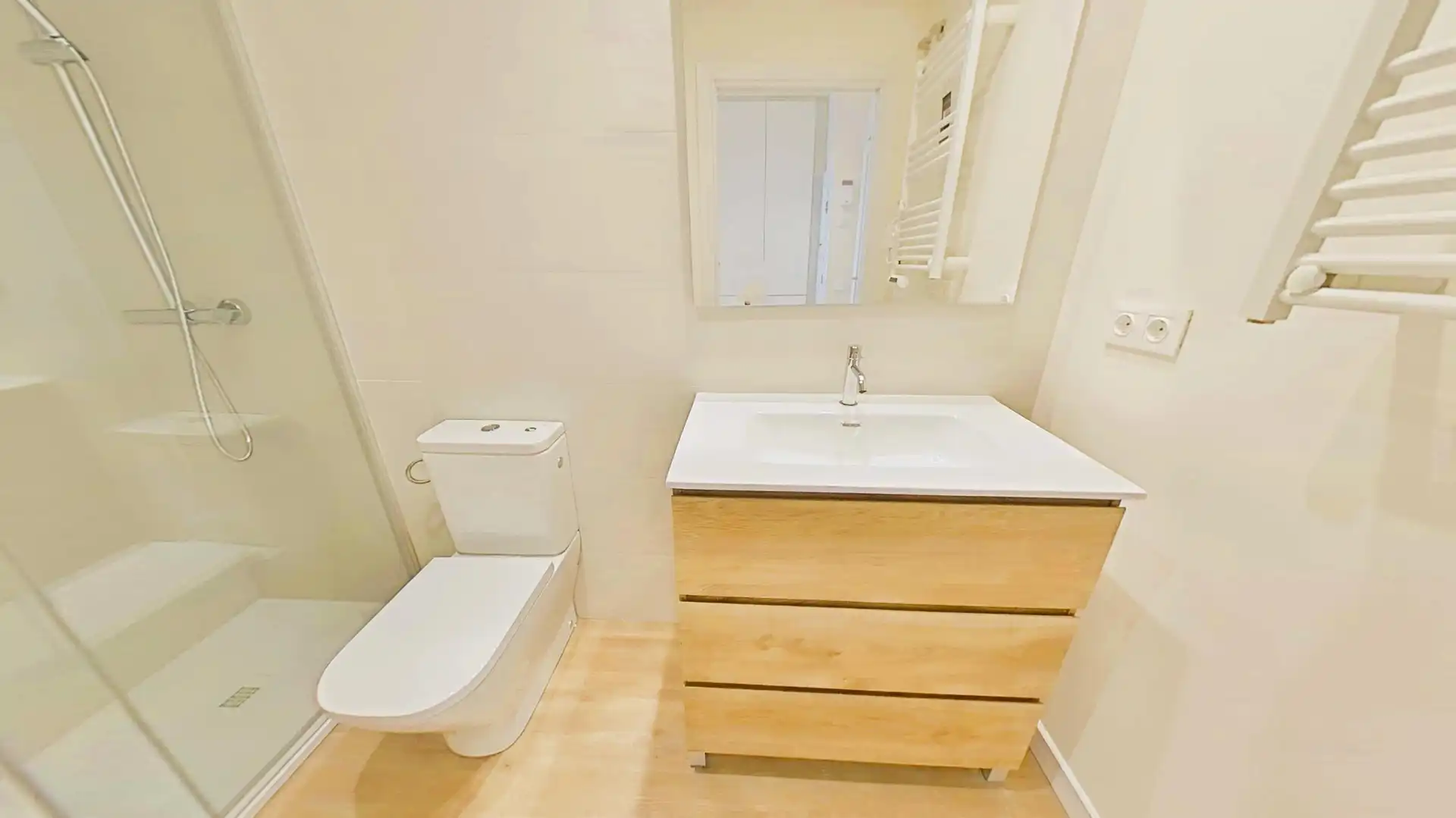 Baño de Planta baja en venta en Cubelles con Aire acondicionado, Calefacción y Jardín privado