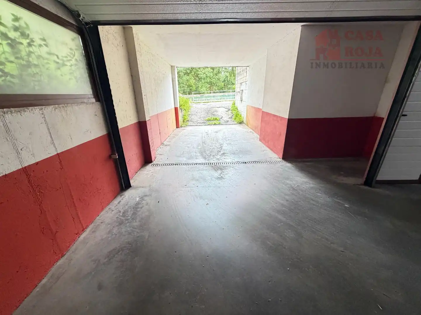 Aparcament de Casa adosada en venda en Cangas  amb Calefacció, Parquet i Traster
