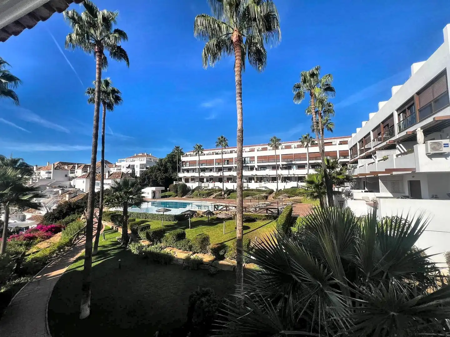 Vista exterior de Dúplex en venta en Mijas con Trastero, Amueblado y Piscina comunitaria