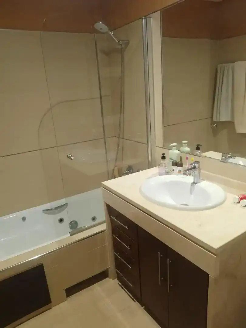Bany de Apartament de lloguer en El Ejido amb Aire condicionat, Jardí privat i Parquet