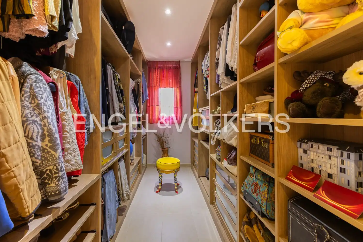 Houses for sale in Gilet  with Air Conditioner, Heating and Private garden