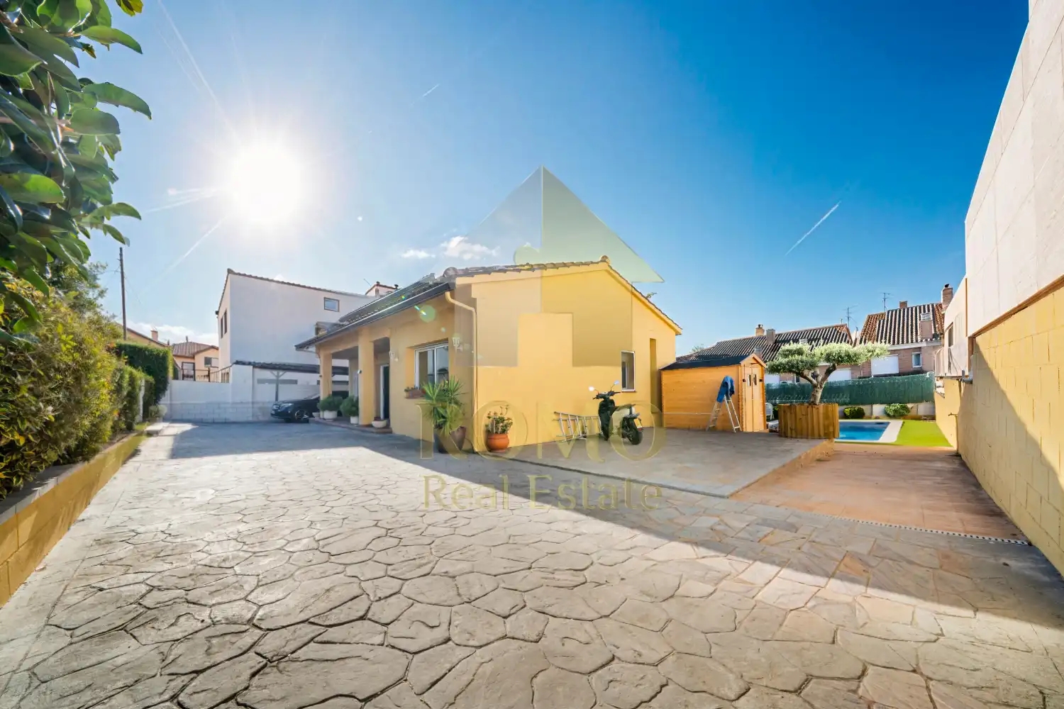 Vista exterior de Casa o xalet en venda en Santa Perpètua de Mogoda amb Calefacció, Jardí privat i Parquet