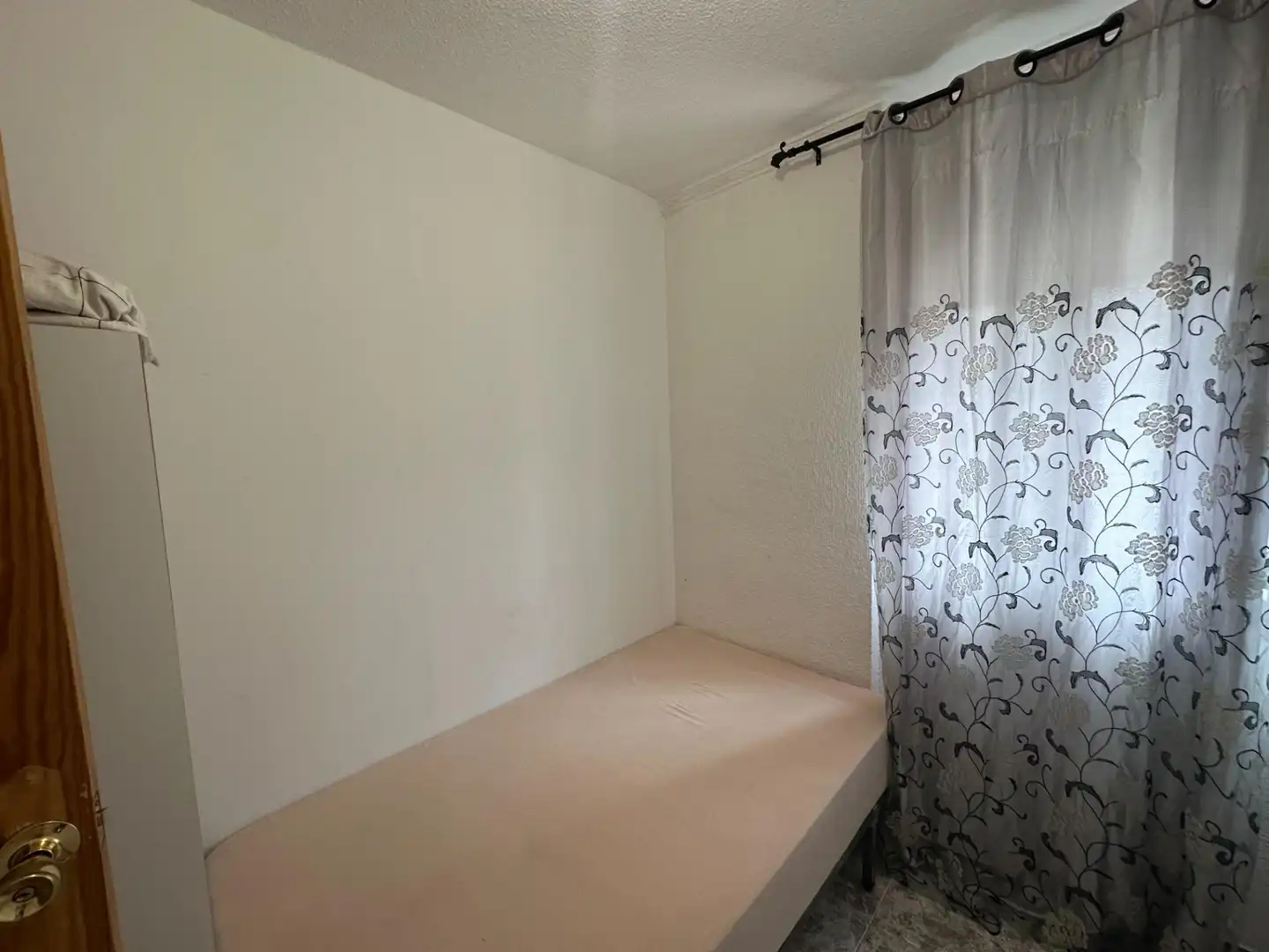 Habitación de Apartamento en venta en Alicante / Alacant con Aire acondicionado, Amueblado y Balcón