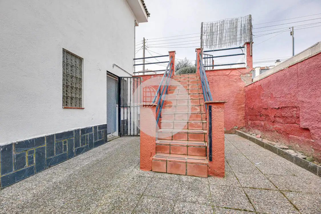 Vista exterior de Casa o xalet en venda en Lliçà de Vall amb Calefacció, Terrassa i Piscina