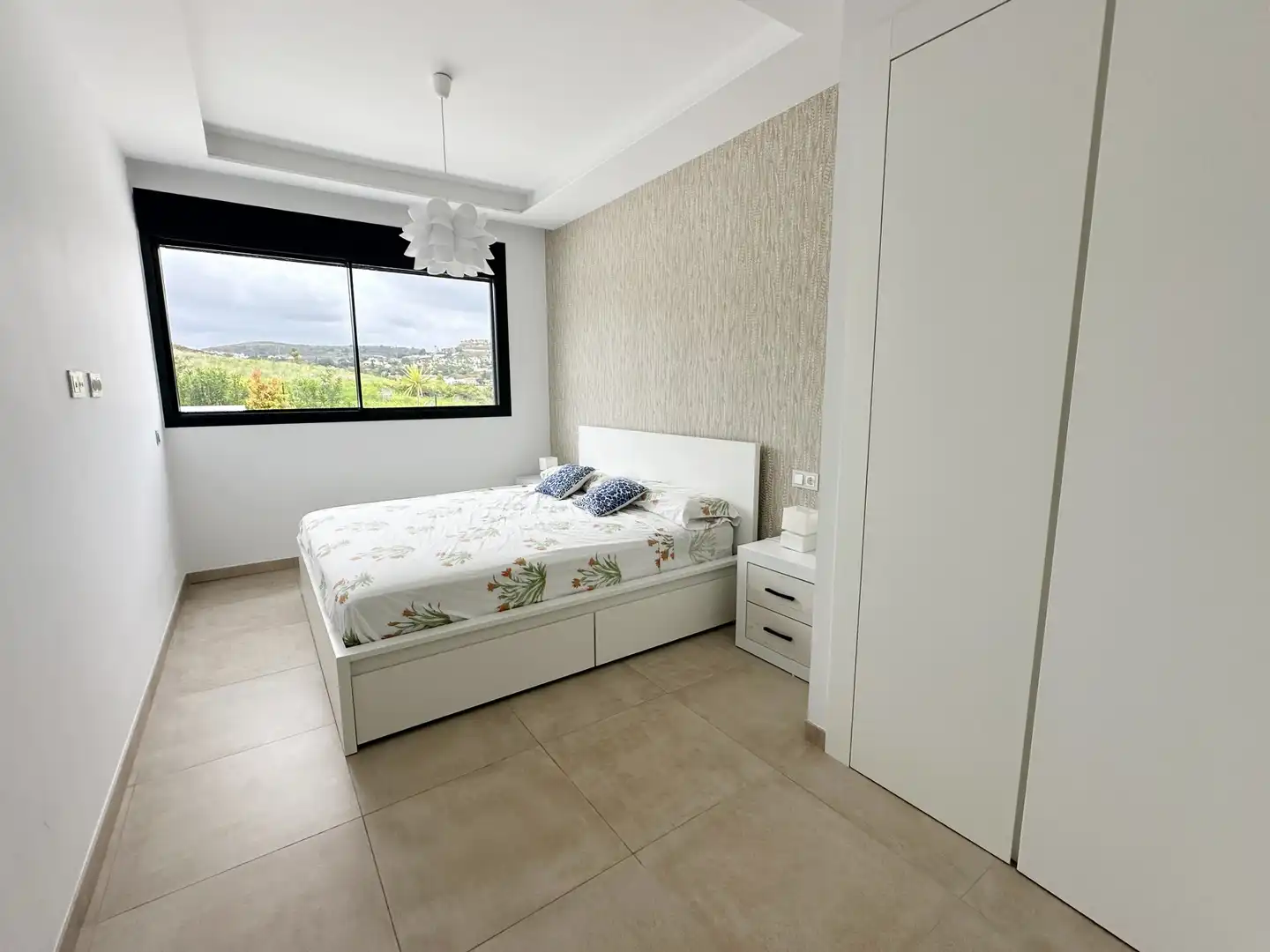 Dormitori de Planta baixa en venda en Estepona amb Aire condicionat, Terrassa i Traster