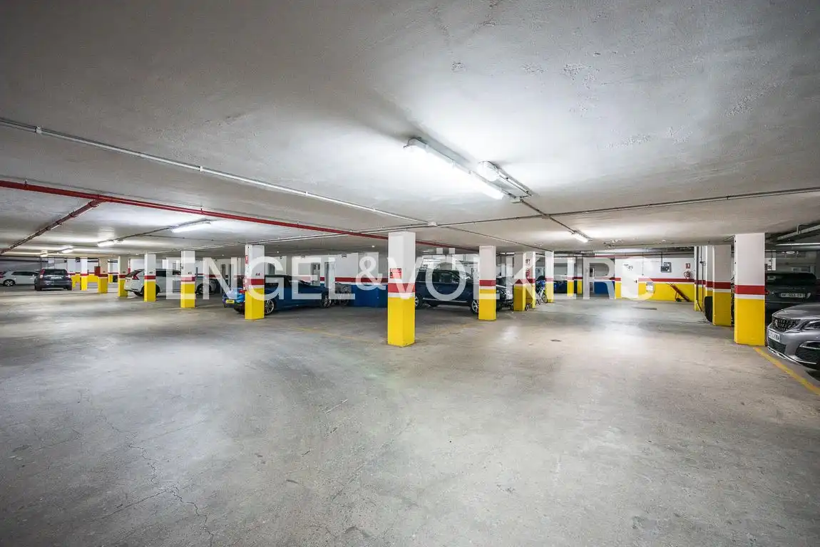 Parkplatz von Dachboden zum Verkauf in Oliva mit Klimaanlage, Heizung und Terrasse