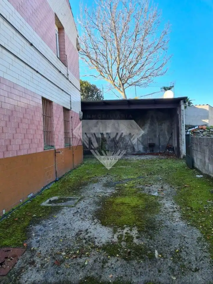 Vista exterior de Casa o xalet en venda en Arteixo amb Calefacció, Jardí privat i Moblat