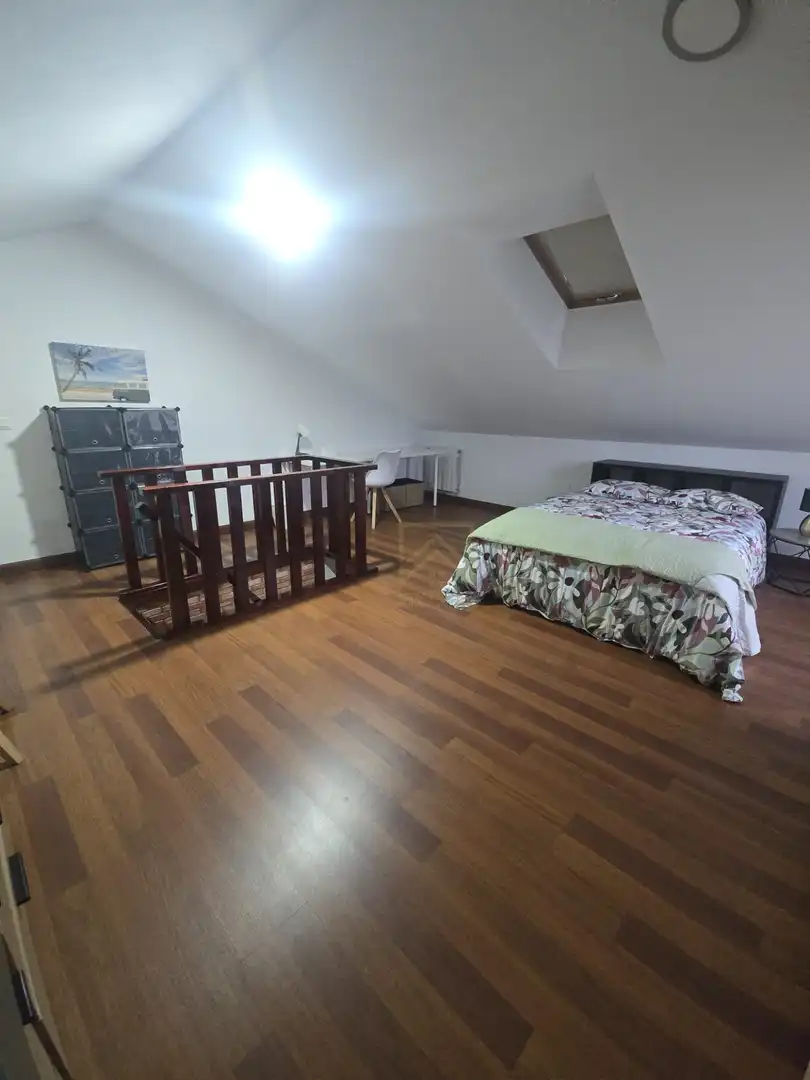 Schlafzimmer von Wohnung zur Miete in Piélagos mit Heizung, Parkett und Möbliert