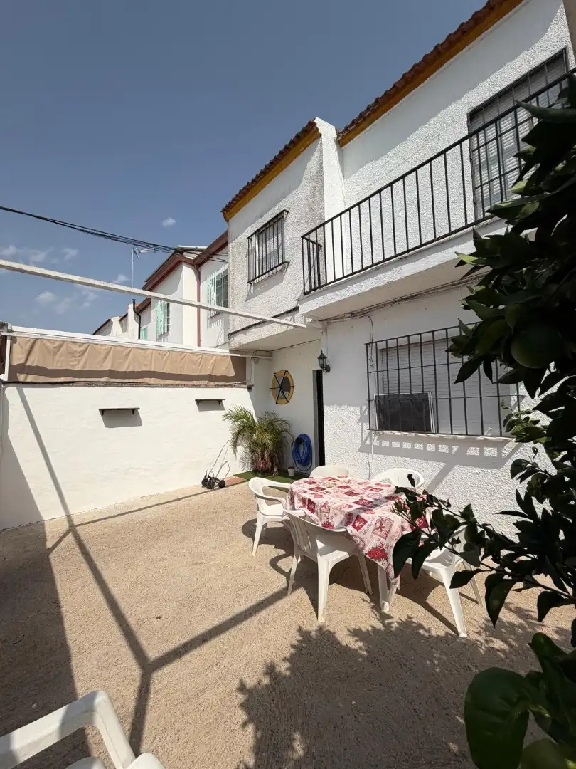 Jardí de Casa adosada en venda en Mairena del Aljarafe amb Piscina comunitària