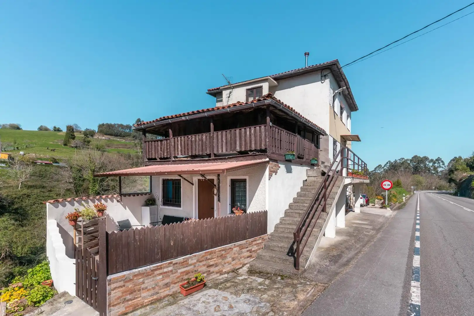 Vista exterior de Casa o xalet en venda en Muros de Nalón amb Calefacció, Jardí privat i Traster
