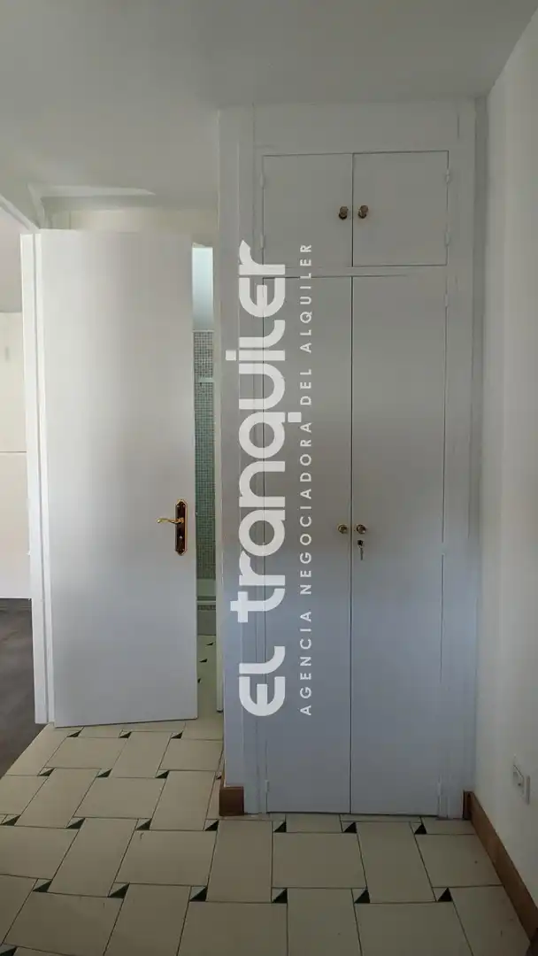 Wohnung zum Verkauf in Madrid mit Klimaanlage, Parkett und Terrasse