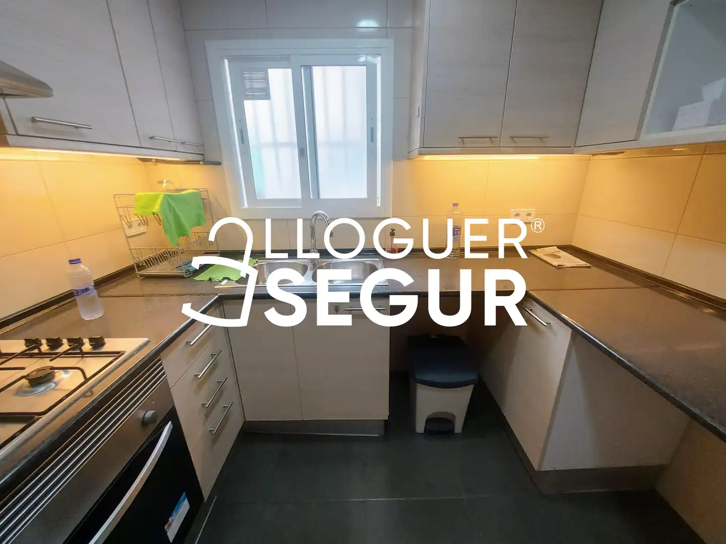 Cocina de Piso de alquiler en Barcelona con Calefacción y Terraza
