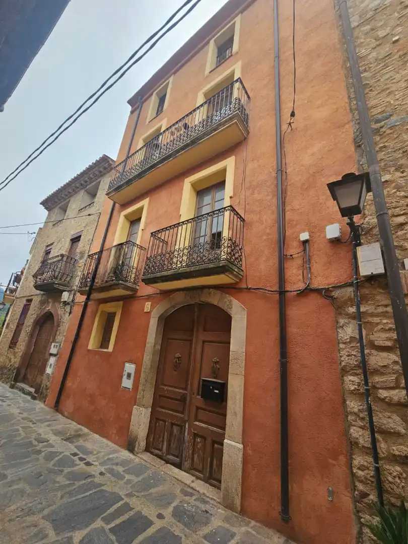 Vista exterior de Casa adosada en venda en Duesaigües amb Terrassa i Balcó