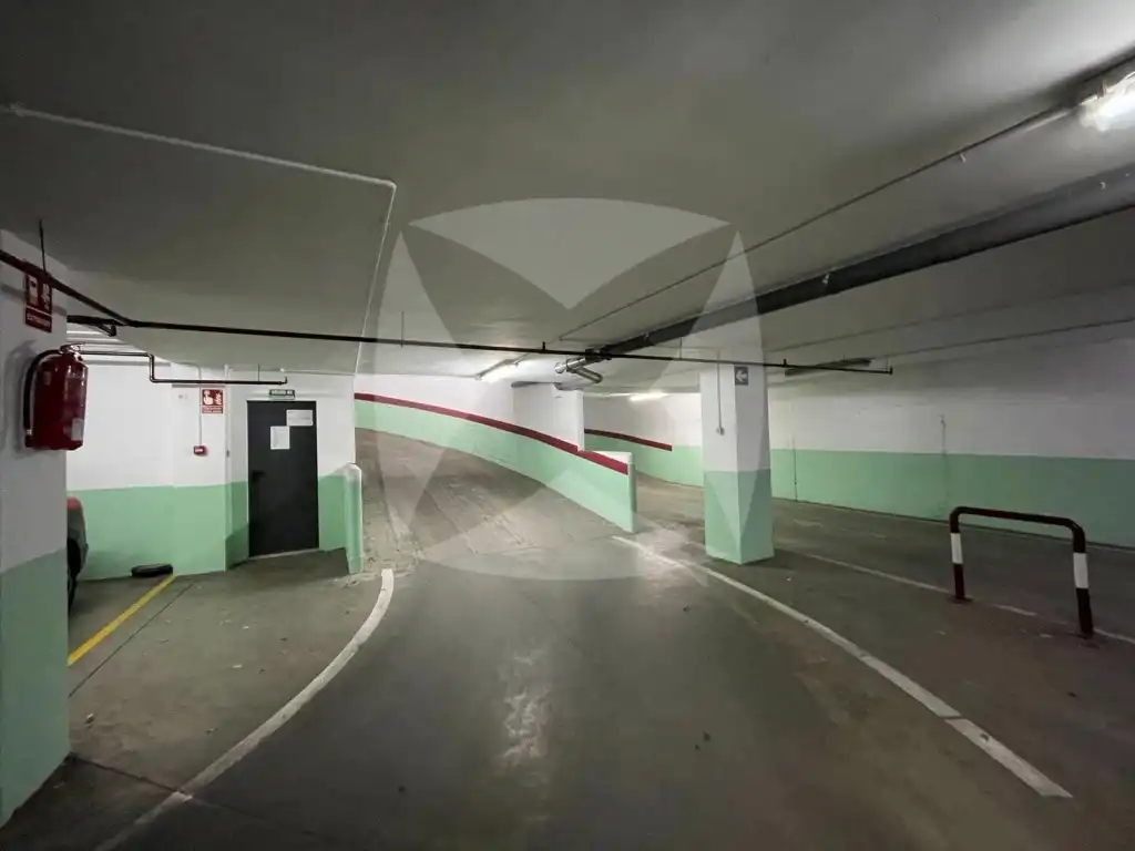 Parkplatz von Wohnung zur Miete in Badajoz mit Klimaanlage, Terrasse und Möbliert
