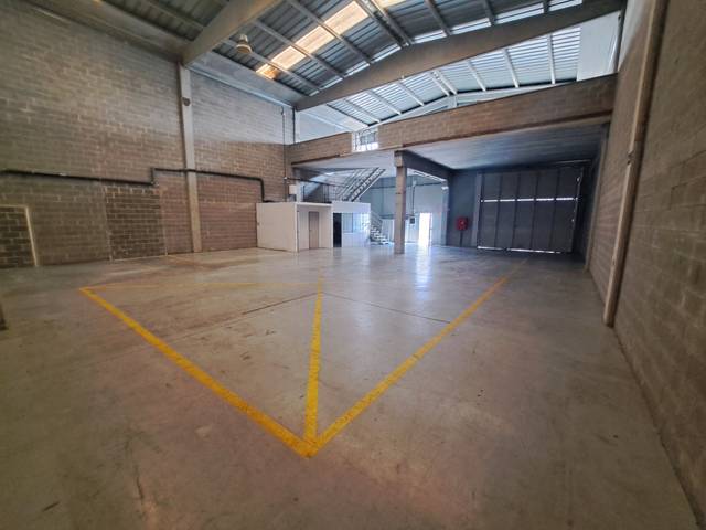 Nave industrial en Alquiler en Les Fonts