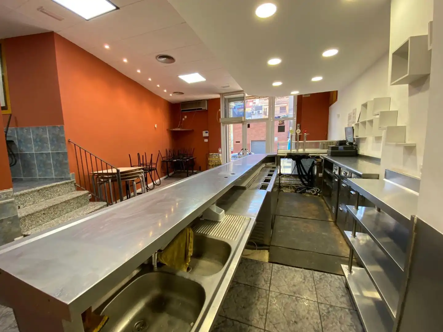 Cocina de Local de alquiler en Sant Feliu de Llobregat con Terraza