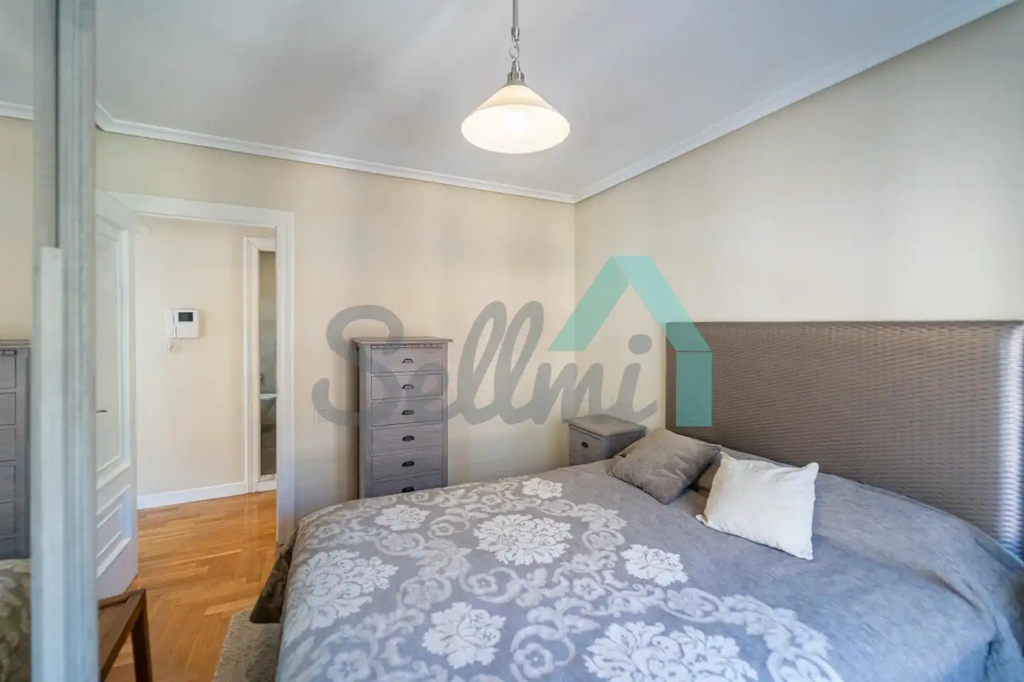 Bedroom of Flat for rent in Oviedo   with Heating, Parquet flooring and Furnished