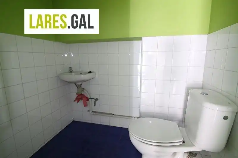 Baño de Local de alquiler en Cangas 