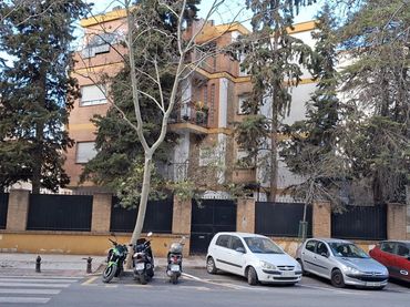 Pis amb balcó de lloguer a Calle Calle Virgen del Rocío