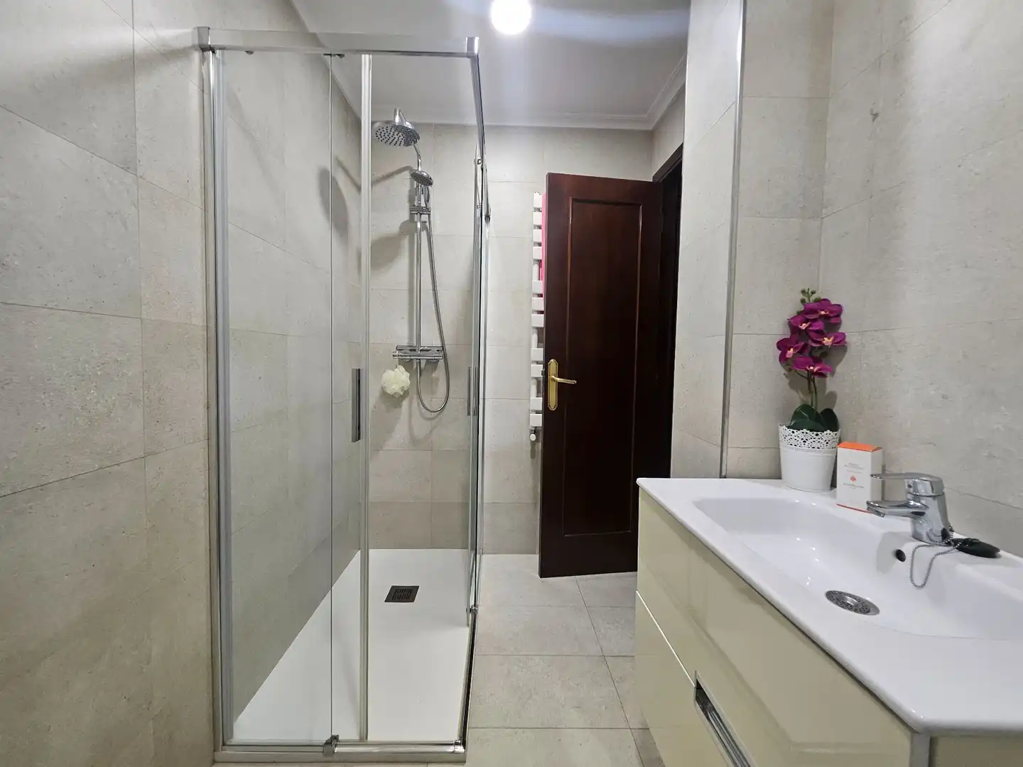 Baño de Dúplex en venta en Torrelavega  con Calefacción y Amueblado