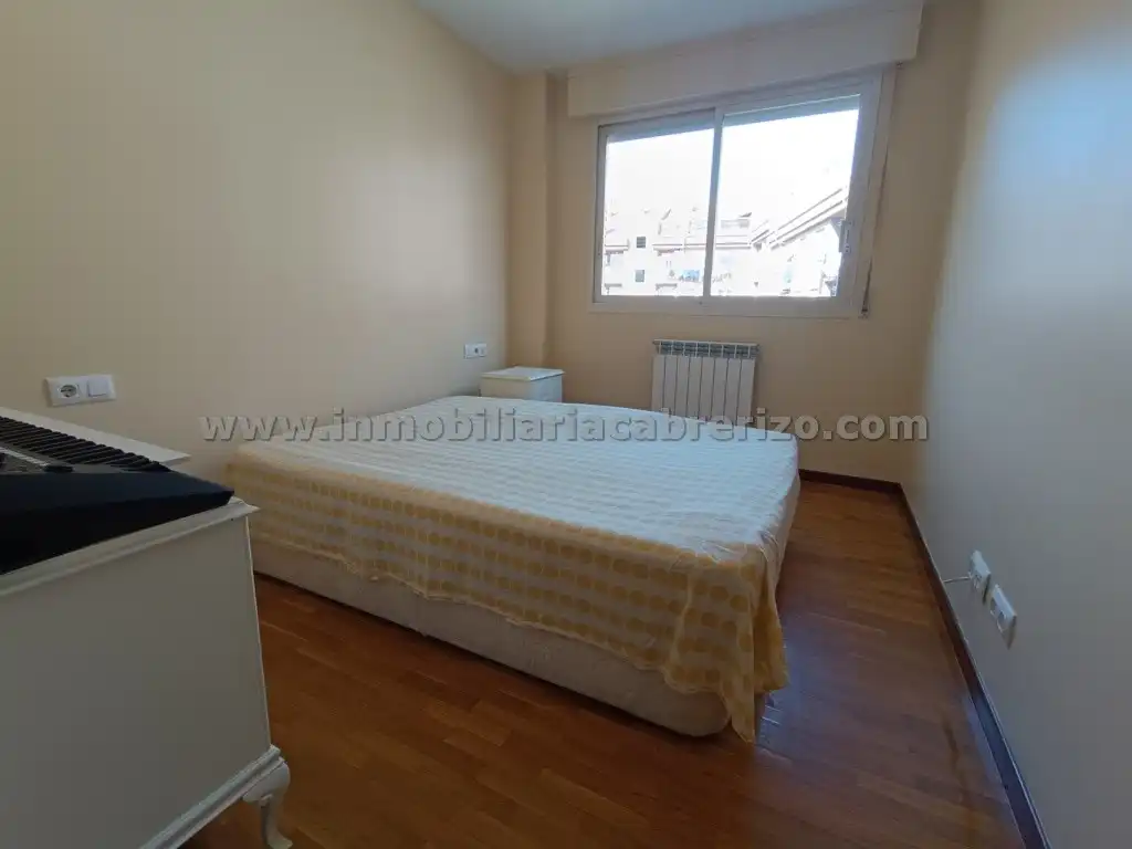 Habitación de Apartamento en venta en Lardero con Calefacción, Parquet y Terraza
