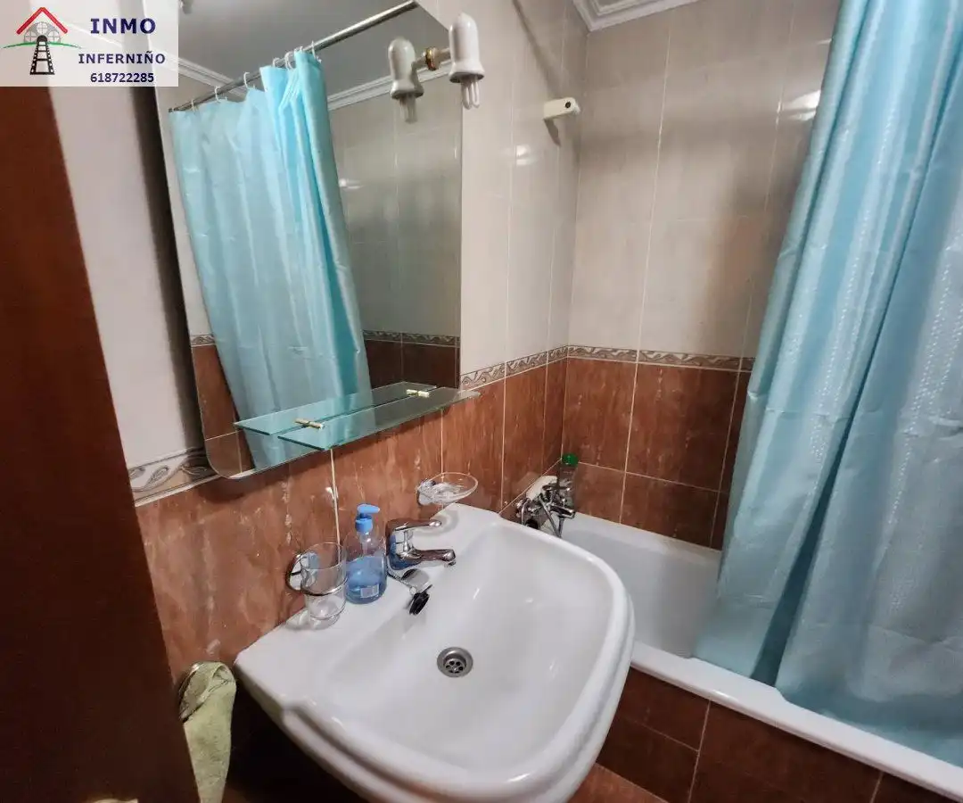 Bathroom of Flat for rent in Ferrol  with Parquet flooring, Storage room and Furnished