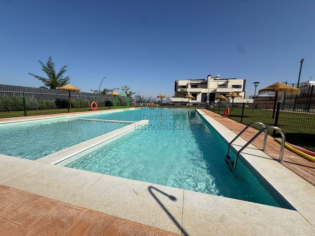 Swimming pool of Flat for sale in Badajoz Capital  with Air Conditioner, Private garden and Community pool