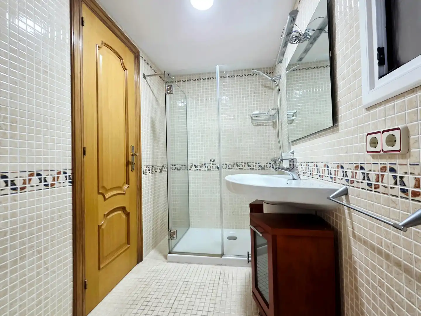 Bathroom of Flat for sale in Collblanc - La Torrassa