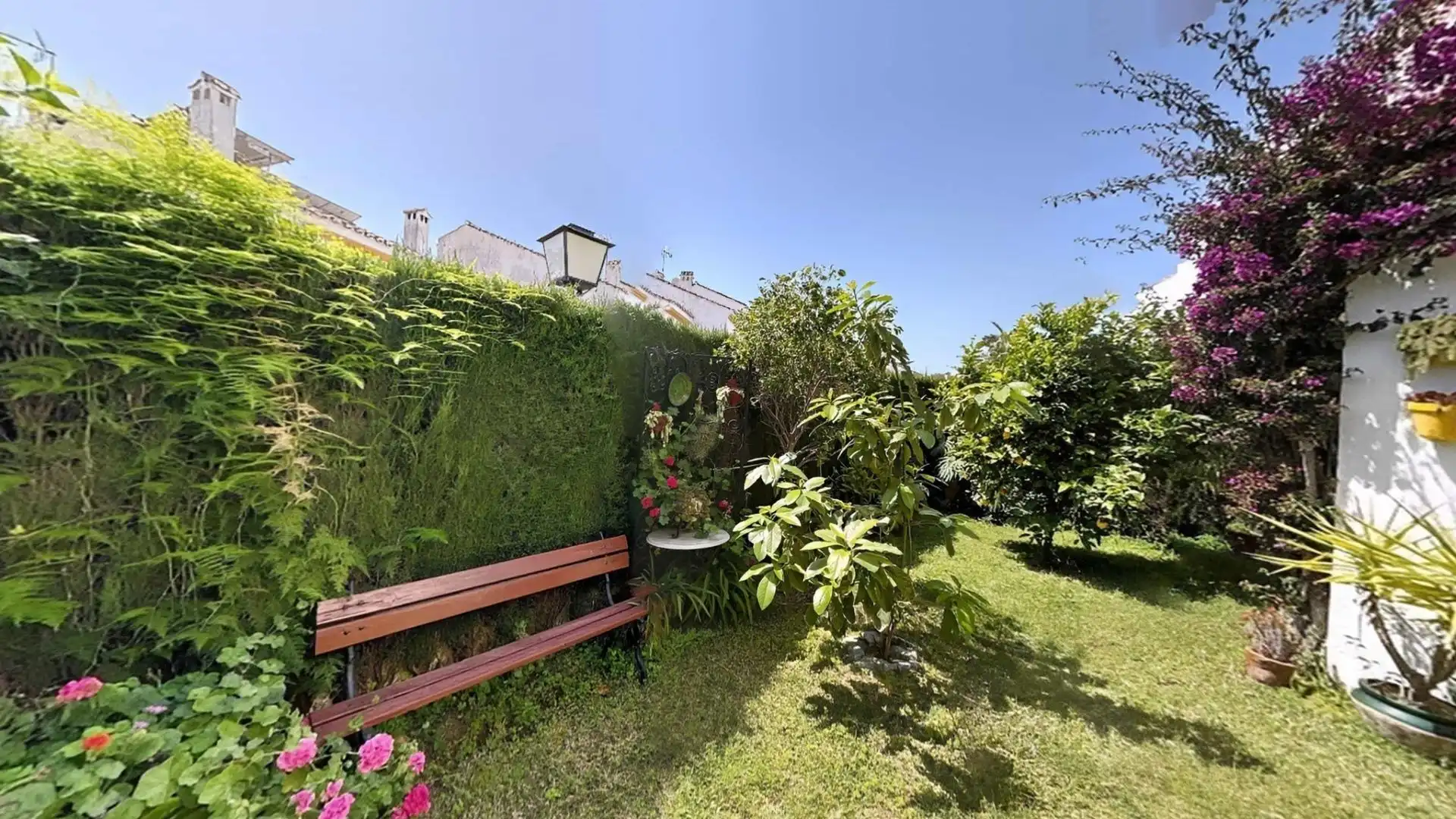 Garten von Einfamilien-Reihenhaus zum Verkauf in Estepona mit Heizung, Privatgarten und Terrasse